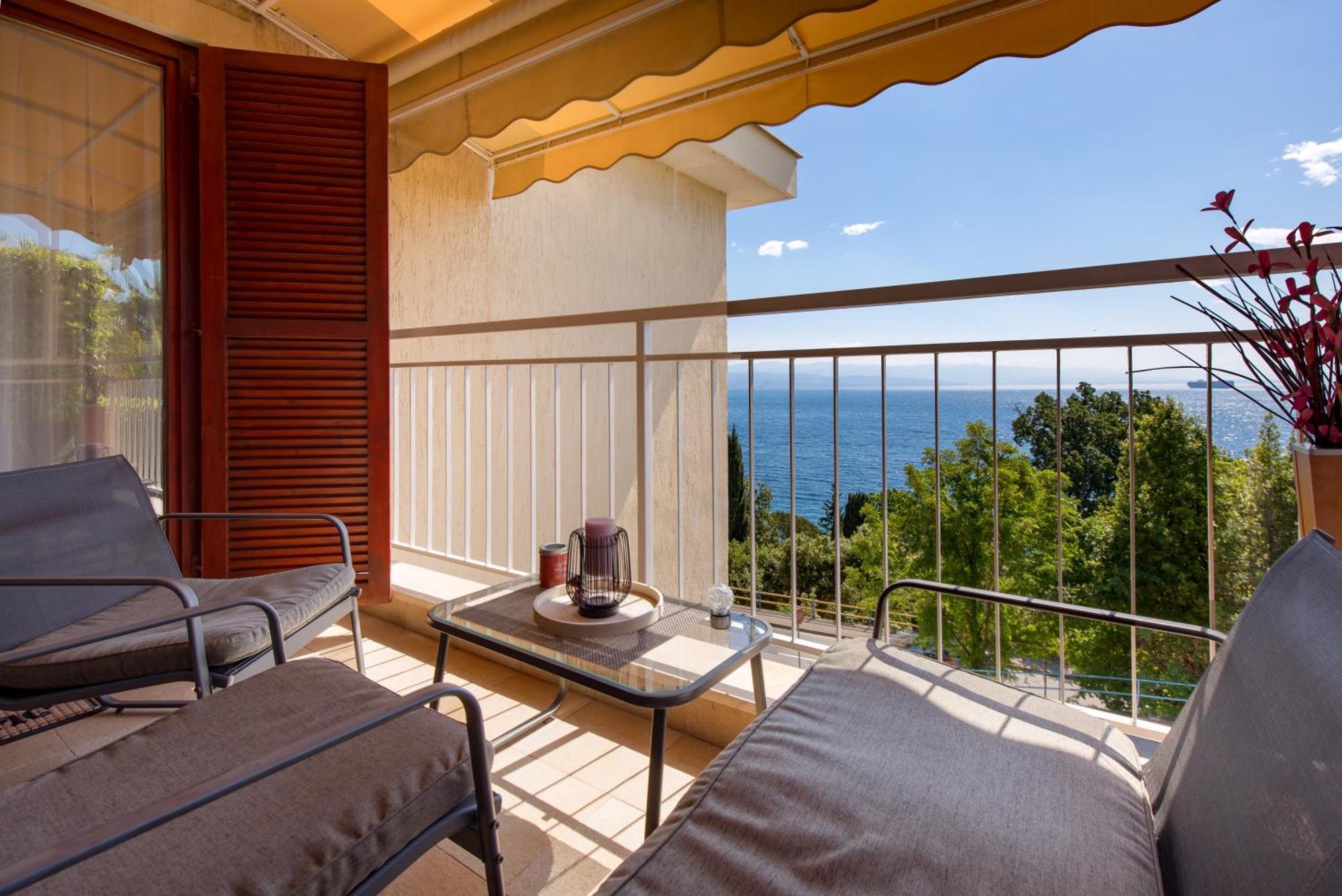 Deluxe Apartment Ana 100 M From The Beach Опатия Экстерьер фото